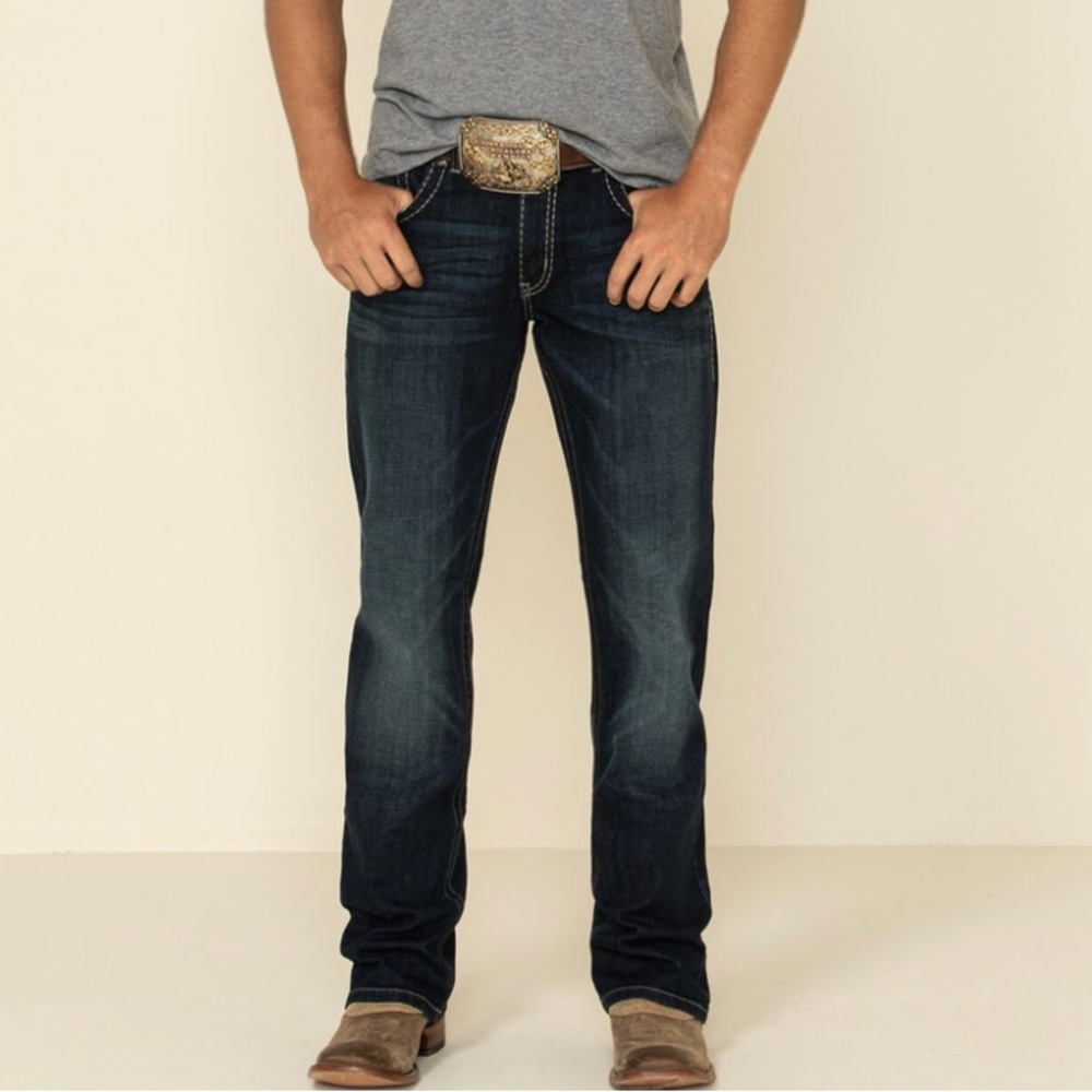 WRANGLER ROCK 47 STADIUM ROCK
SLIM BOOTCUT JEANS